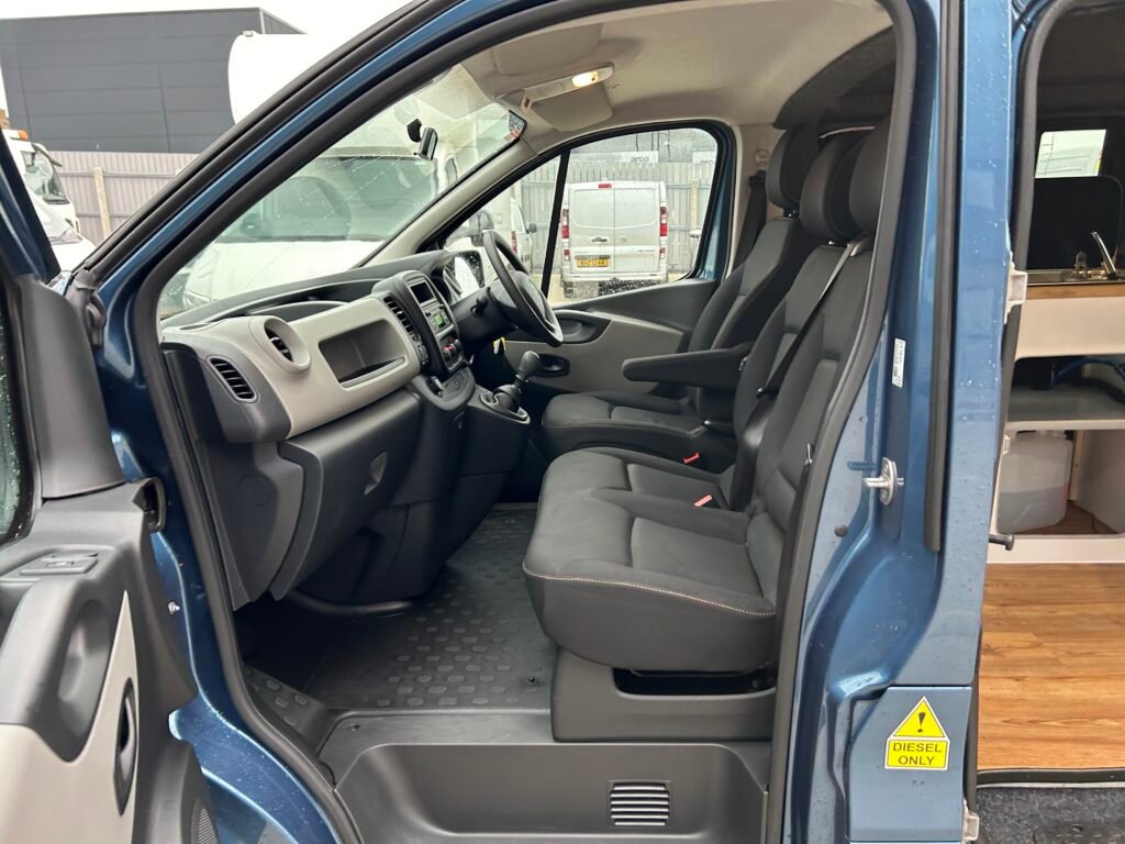 2016 Renault trafic 1.6 Lwb high roof newly converted 2 berth camper