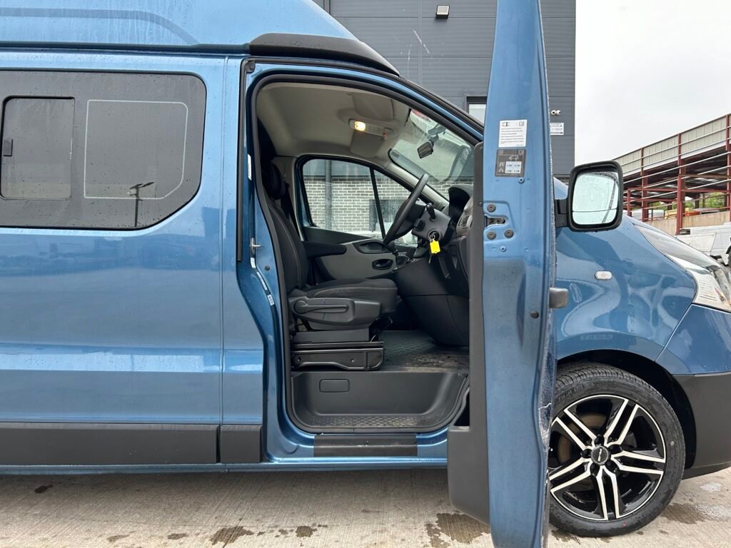 2016 Renault trafic 1.6 Lwb high roof newly converted 2 berth camper