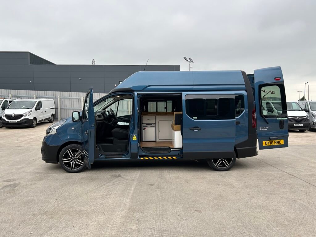 2016 Renault trafic 1.6 Lwb high roof newly converted 2 berth camper