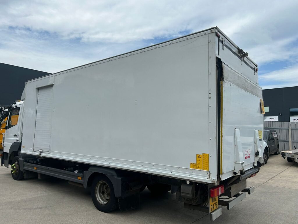 2019 20FT GRP BOX BODY