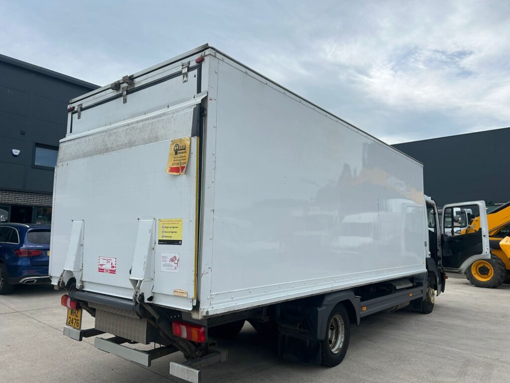 2019 20FT GRP BOX BODY