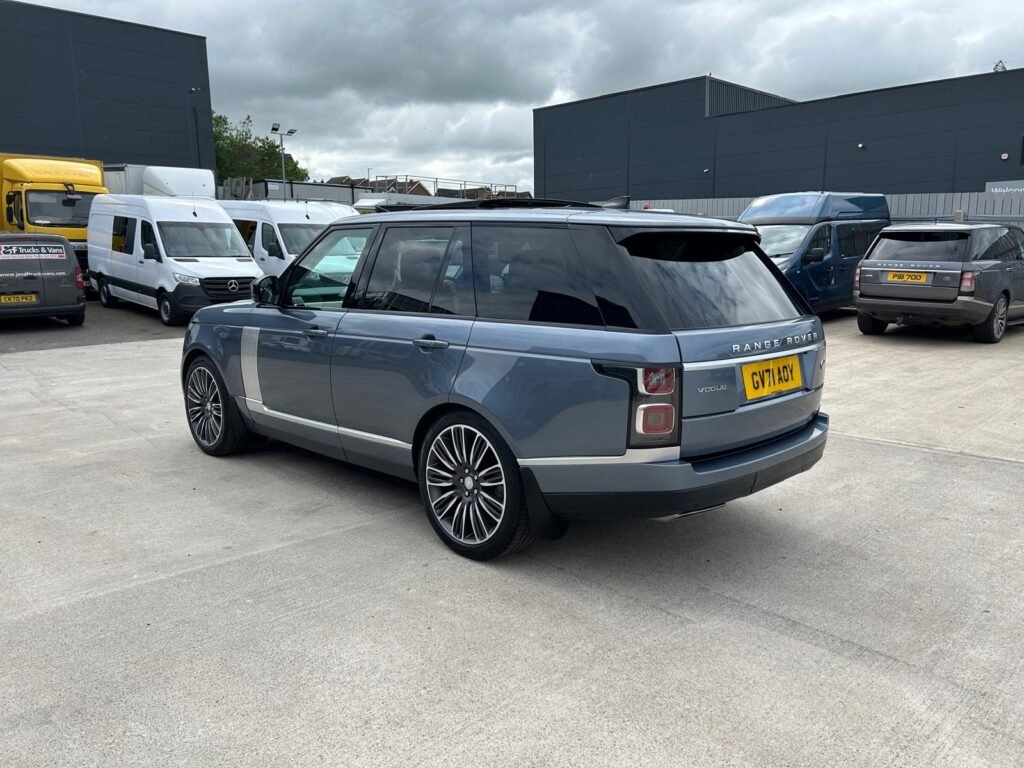 Dec 2021 Land Rover Range Rover 3.0 D300 Vogue 4dr Auto