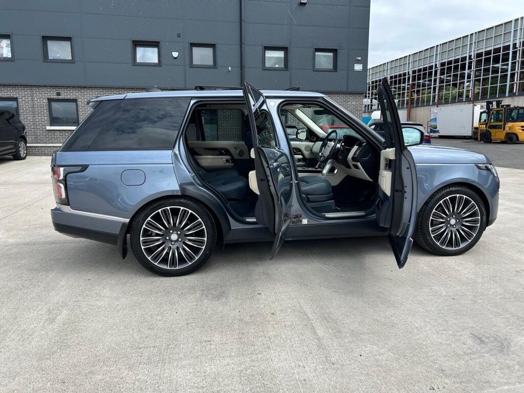 Dec 2021 Land Rover Range Rover 3.0 D300 Vogue 4dr Auto