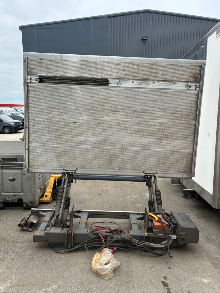 2018 ZEPRO CANTILEVER TAIL LIFT