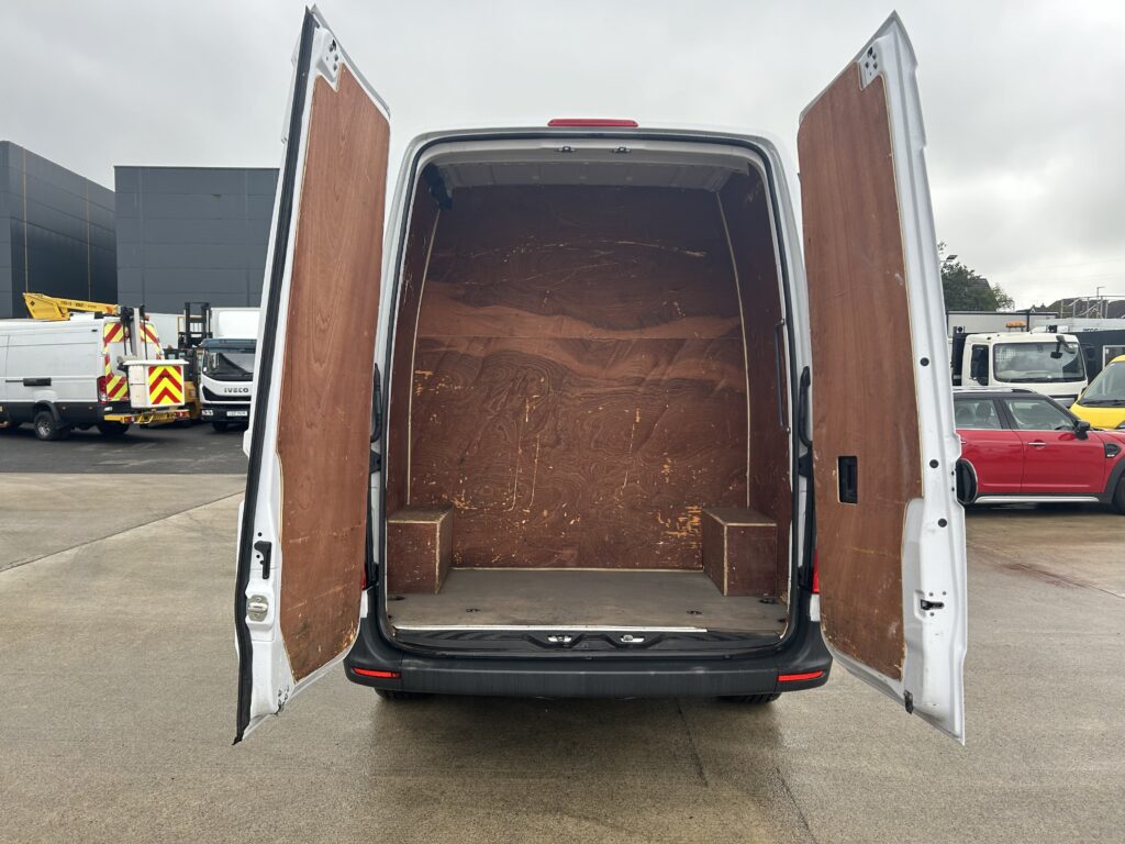 2020 Mercedes sprinter 314cdi mwb 9 seater crew cab