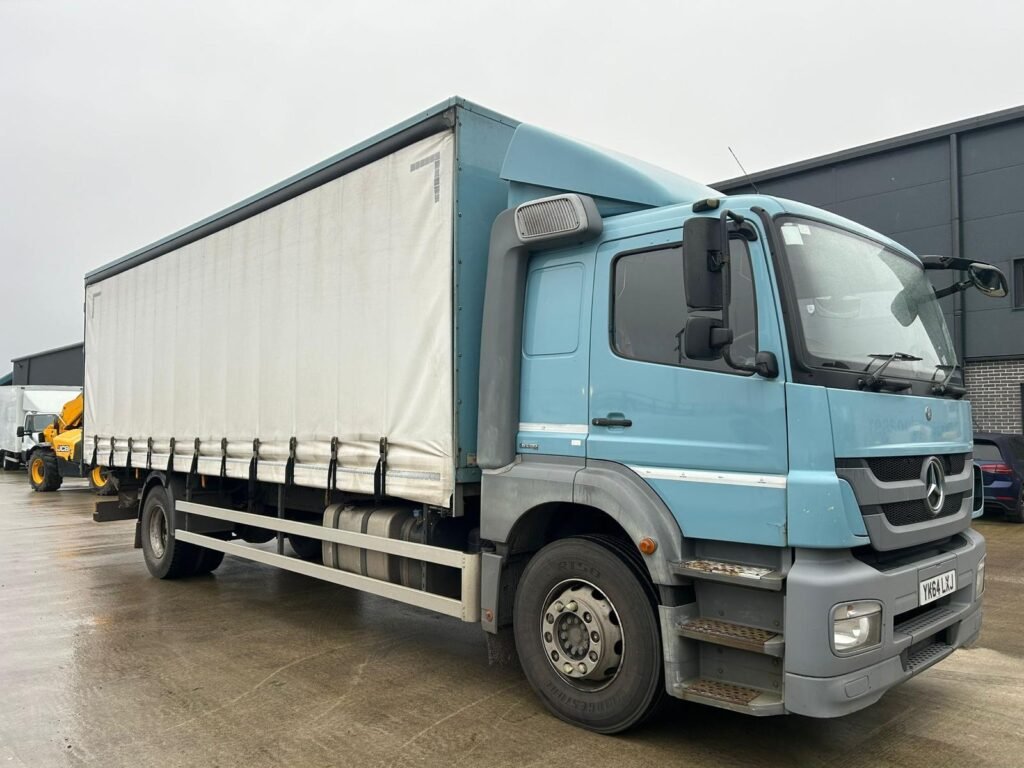 SEPTEMBER 2014 MERCEDES 18-24 CURTAINSIDER