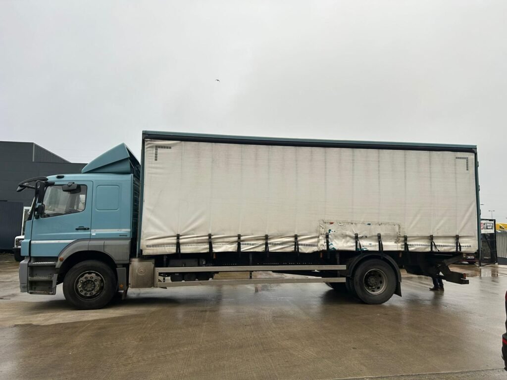 SEPTEMBER 2014 MERCEDES 18-24 CURTAINSIDER