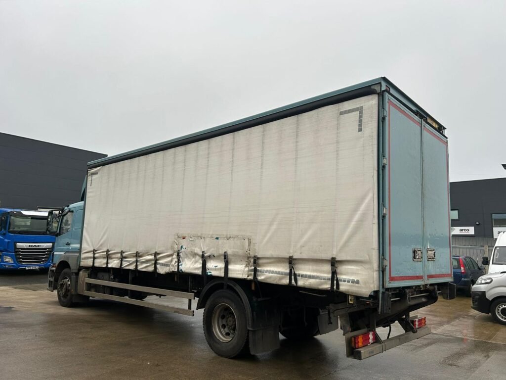 SEPTEMBER 2014 MERCEDES 18-24 CURTAINSIDER