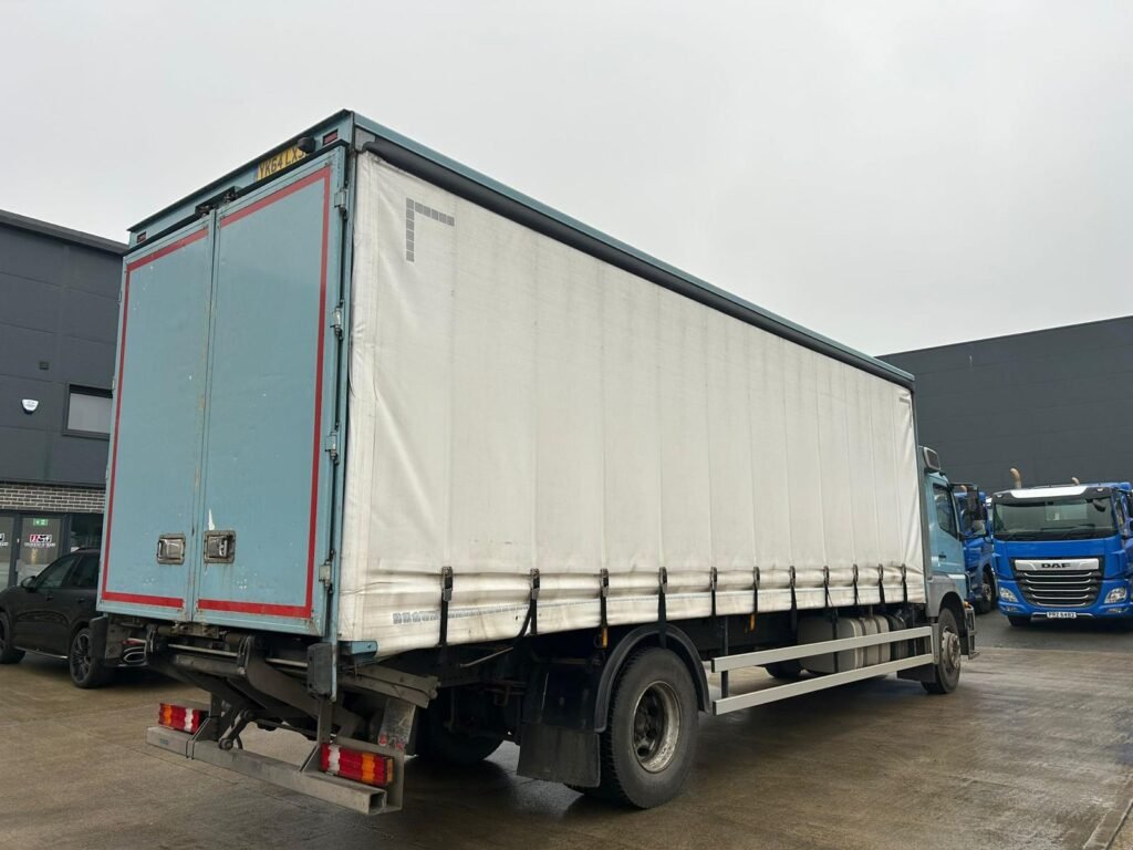 SEPTEMBER 2014 MERCEDES 18-24 CURTAINSIDER