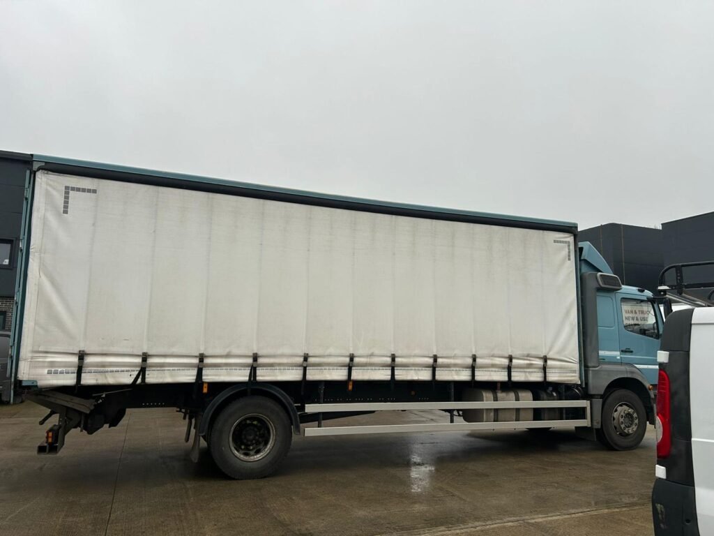 SEPTEMBER 2014 MERCEDES 18-24 CURTAINSIDER