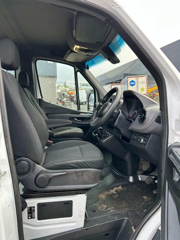 2021 Mercedes Sprinter 3.5t Progressive Crew Cab Dropside