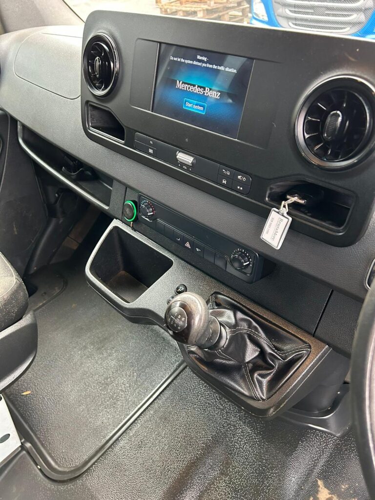 2021 Mercedes Sprinter 3.5t Progressive Crew Cab Dropside