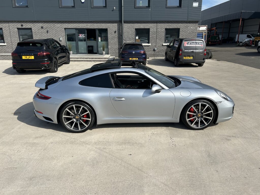 April 2018 Porsche 911 991.2 3.0 twin turbo Carrera s