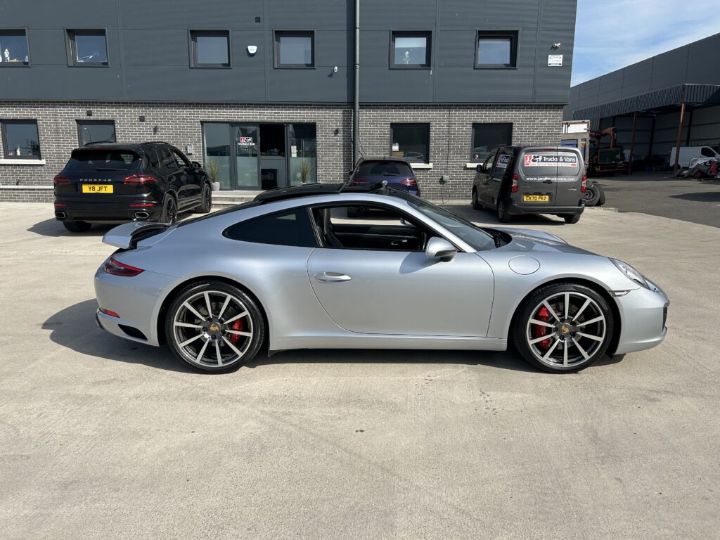 April 2018 Porsche 911 991.2 3.0 twin turbo Carrera s