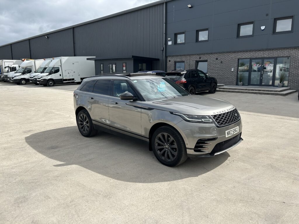 October 2018 Range Rover Velar R-Dynamic SE 2.0 D180 8 speed Automatic