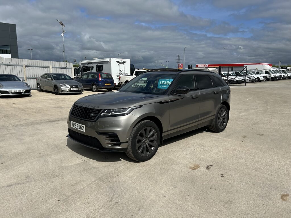 October 2018 Range Rover Velar R-Dynamic SE 2.0 D180 8 speed Automatic
