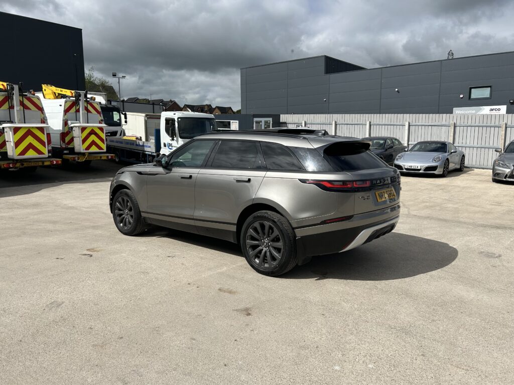 October 2018 Range Rover Velar R-Dynamic SE 2.0 D180 8 speed Automatic
