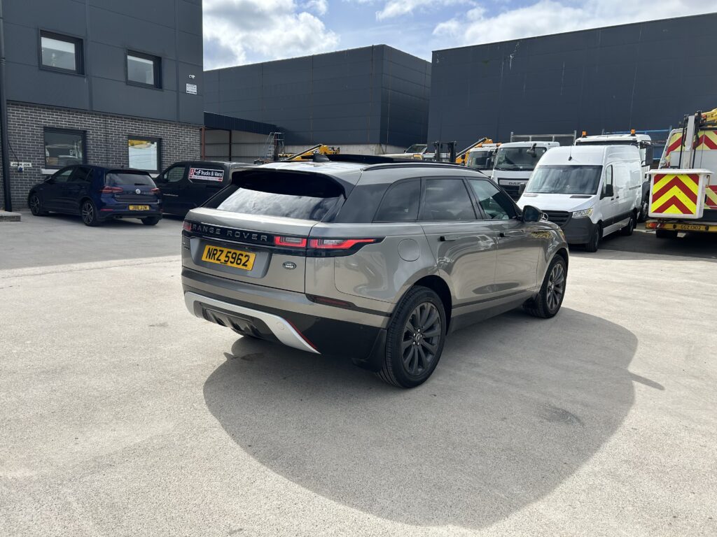 October 2018 Range Rover Velar R-Dynamic SE 2.0 D180 8 speed Automatic