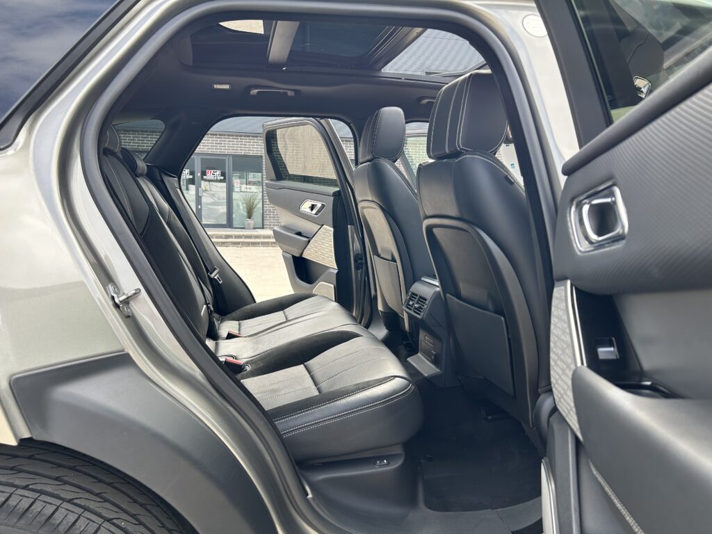 October 2018 Range Rover Velar R-Dynamic SE 2.0 D180 8 speed Automatic