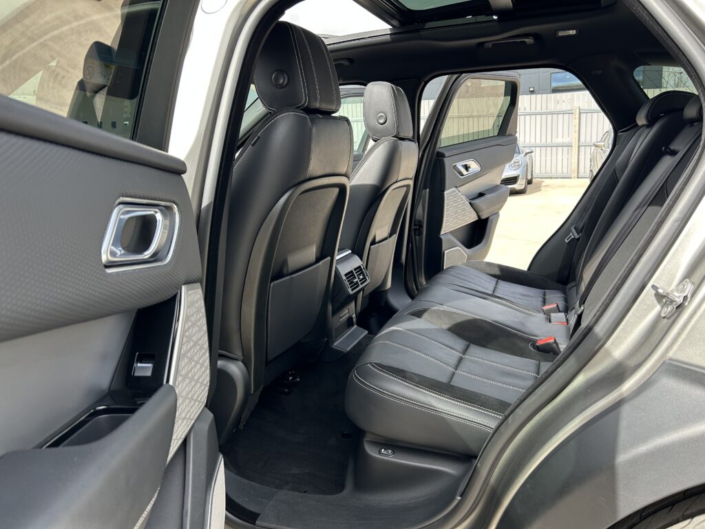 October 2018 Range Rover Velar R-Dynamic SE 2.0 D180 8 speed Automatic