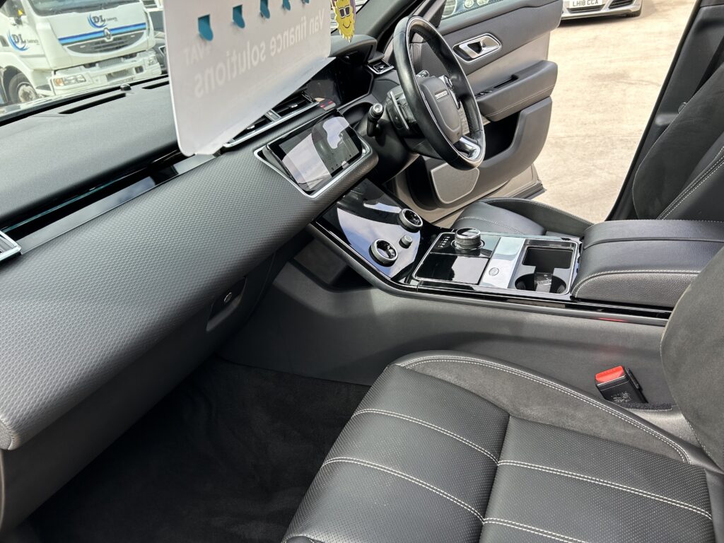October 2018 Range Rover Velar R-Dynamic SE 2.0 D180 8 speed Automatic