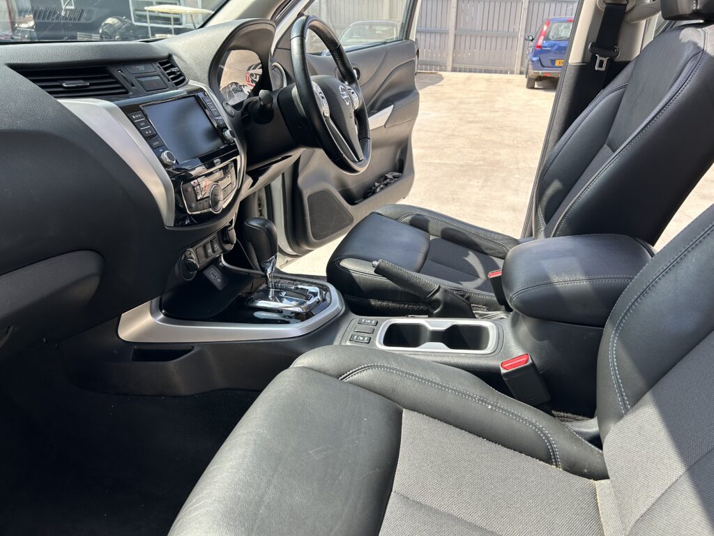2021 Nissan Navara 2.3dci n guard top spec