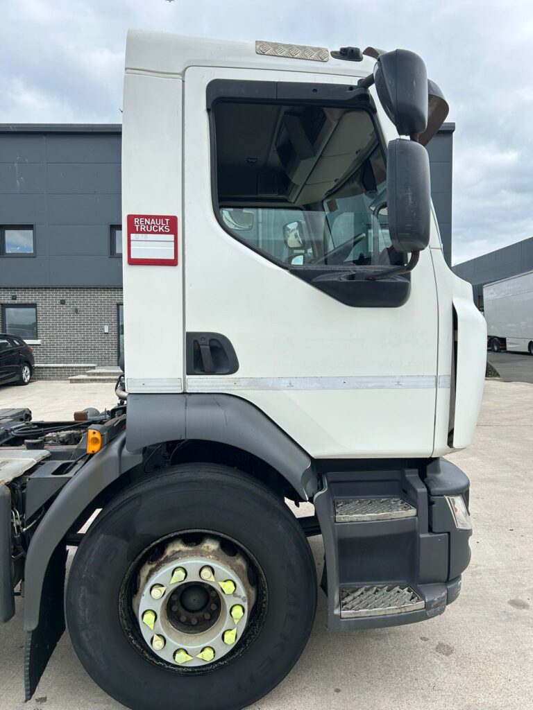 June 2017 Renault D18 230 18 Tonne