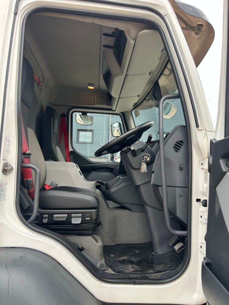 June 2017 Renault D18 230 18 Tonne
