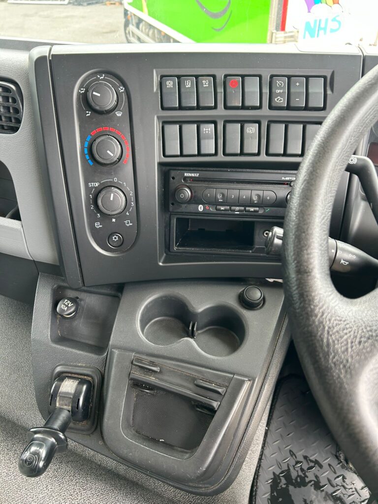 June 2017 Renault D18 230 18 Tonne