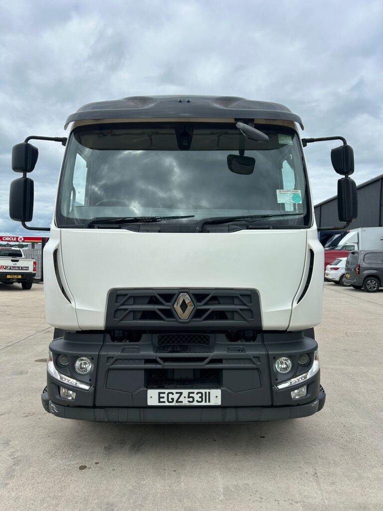 June 2017 Renault D18 230 18 Tonne