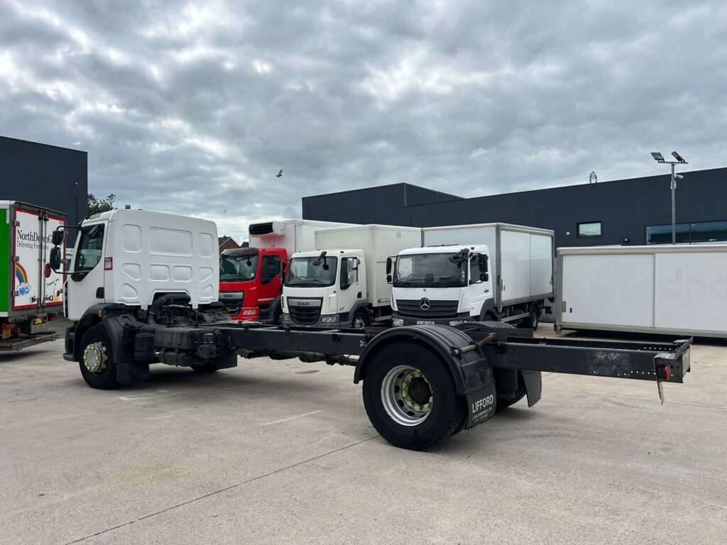 June 2017 Renault D18 230 18 Tonne