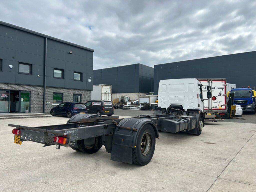 June 2017 Renault D18 230 18 Tonne