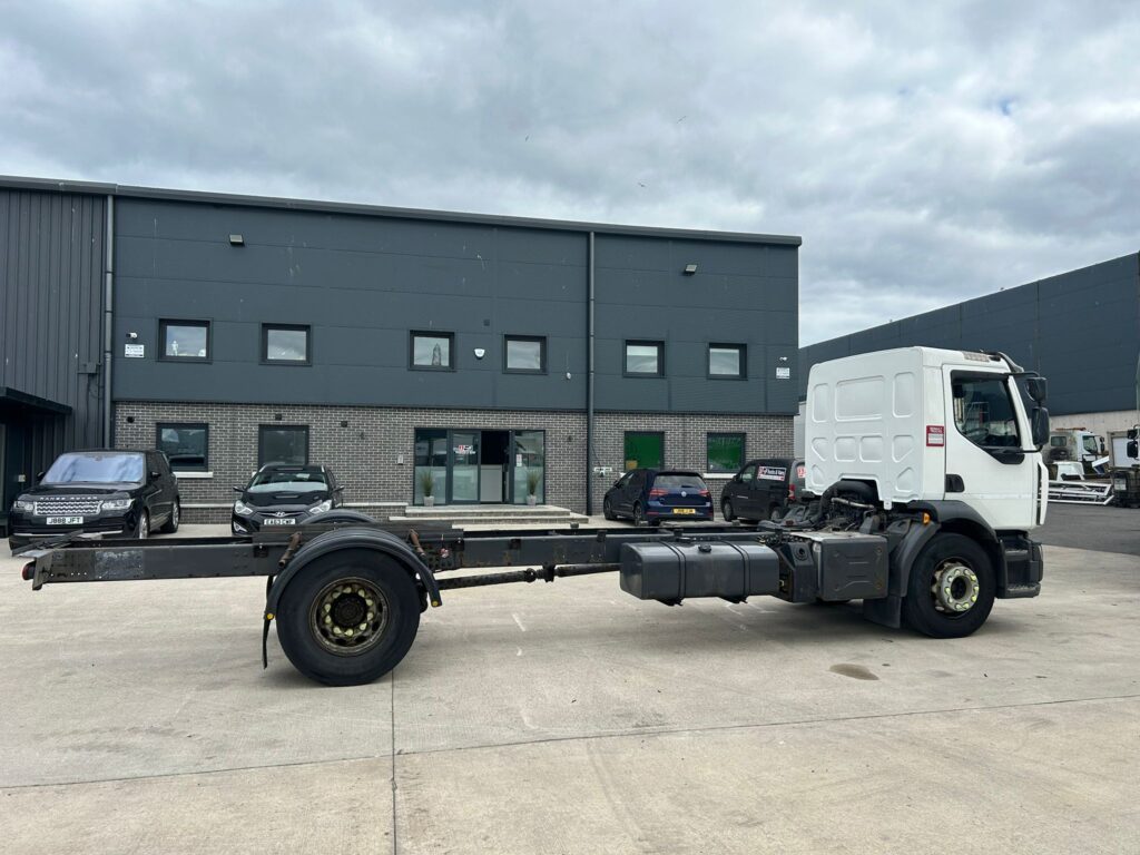 June 2017 Renault D18 230 18 Tonne