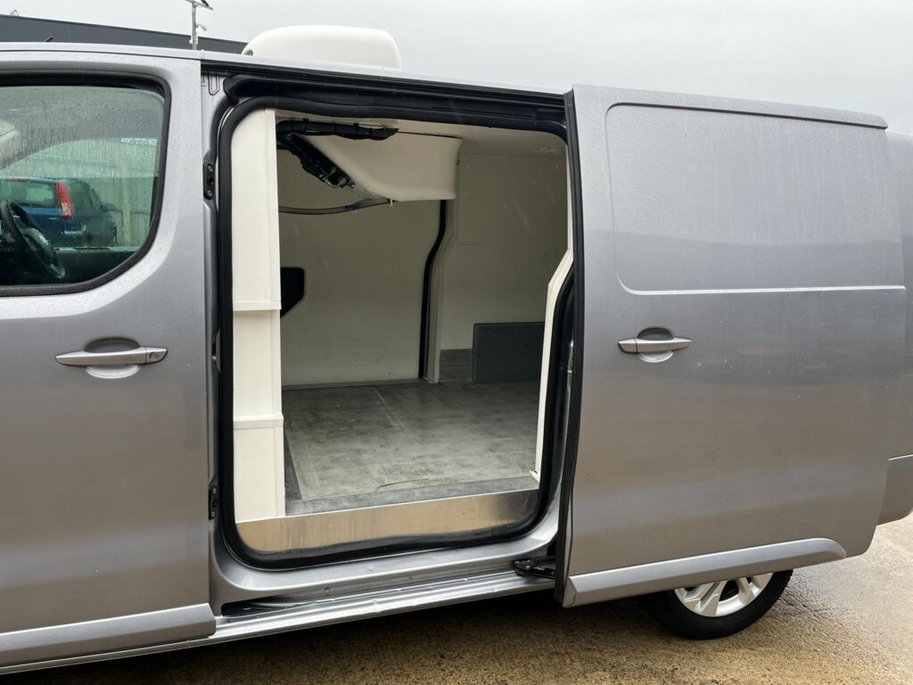 April 2021 Vauxhall Vivaro 2.0 Automatic Fridge Van