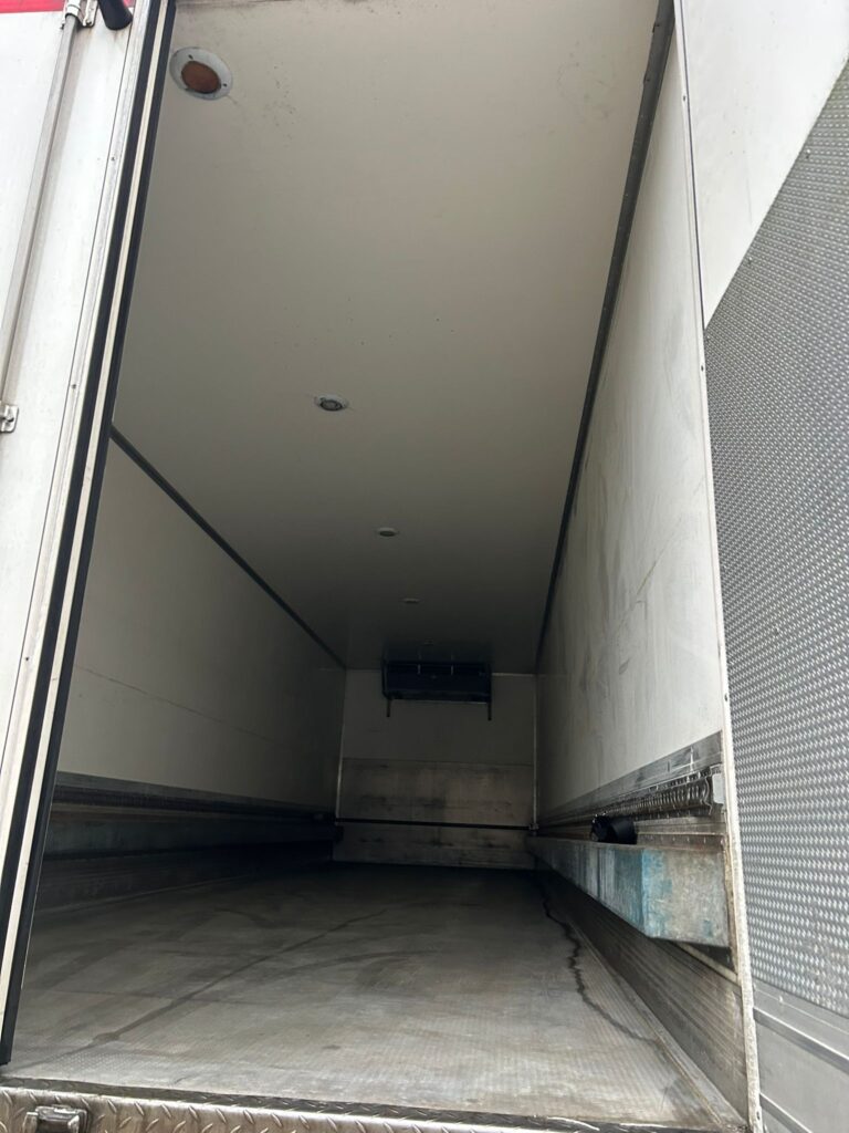 March 2015 Renault D26 6x2 Fridge