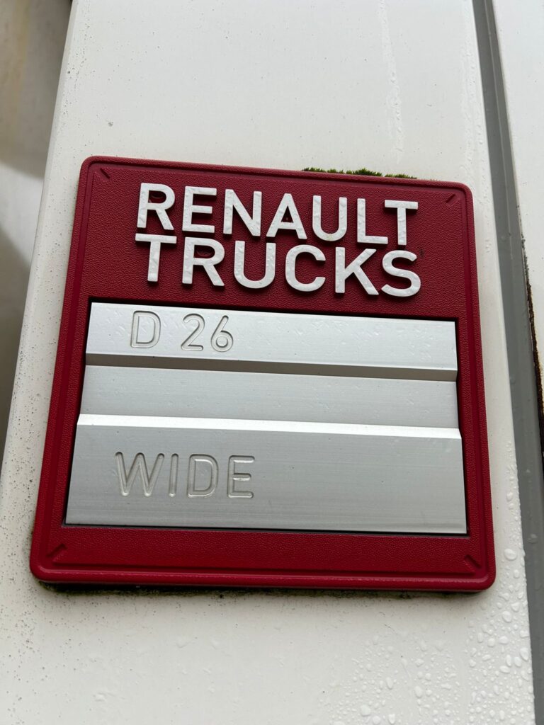 March 2015 Renault D26 6x2 Fridge