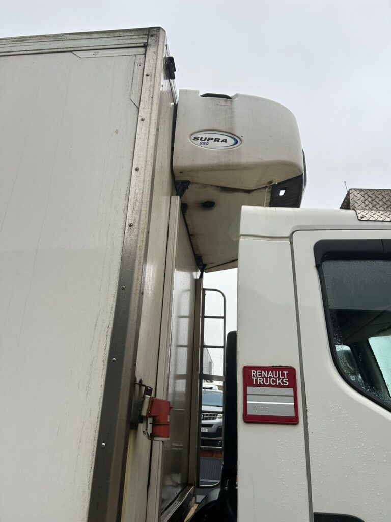 March 2015 Renault D26 6x2 Fridge