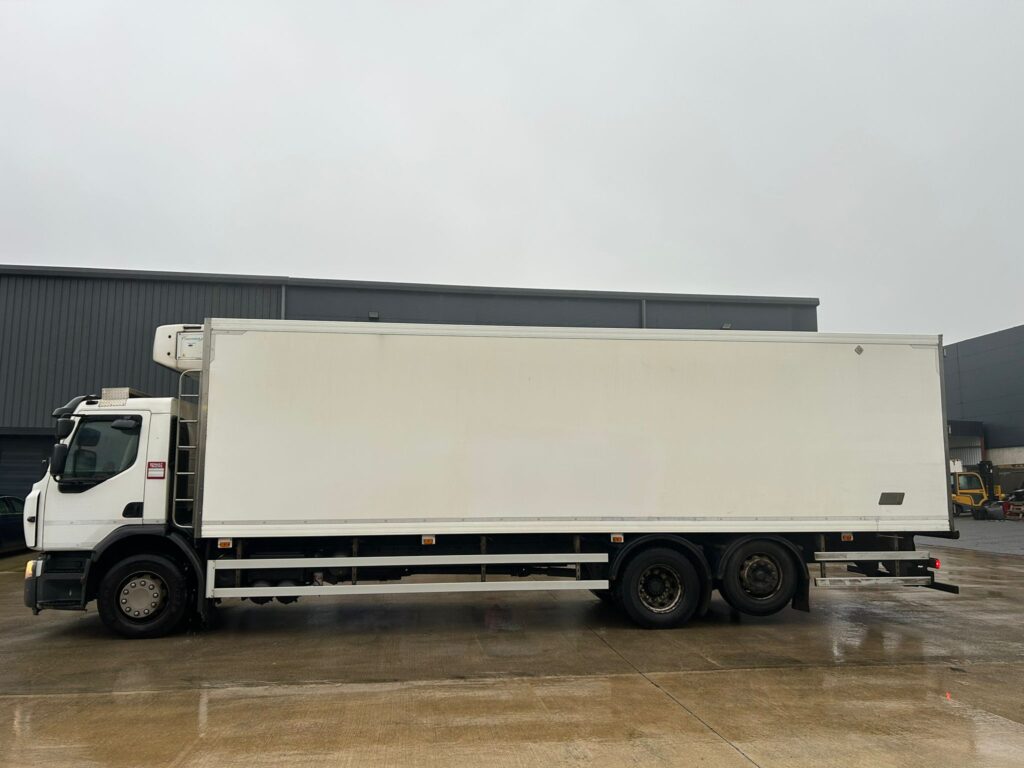 March 2015 Renault D26 6x2 Fridge