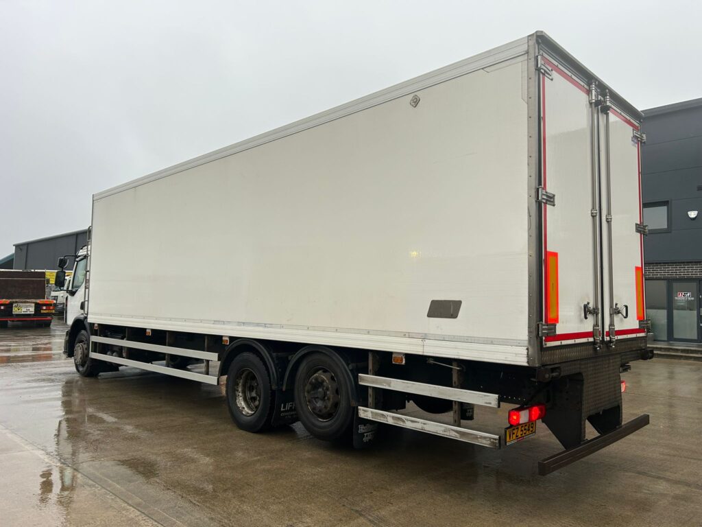 March 2015 Renault D26 6x2 Fridge