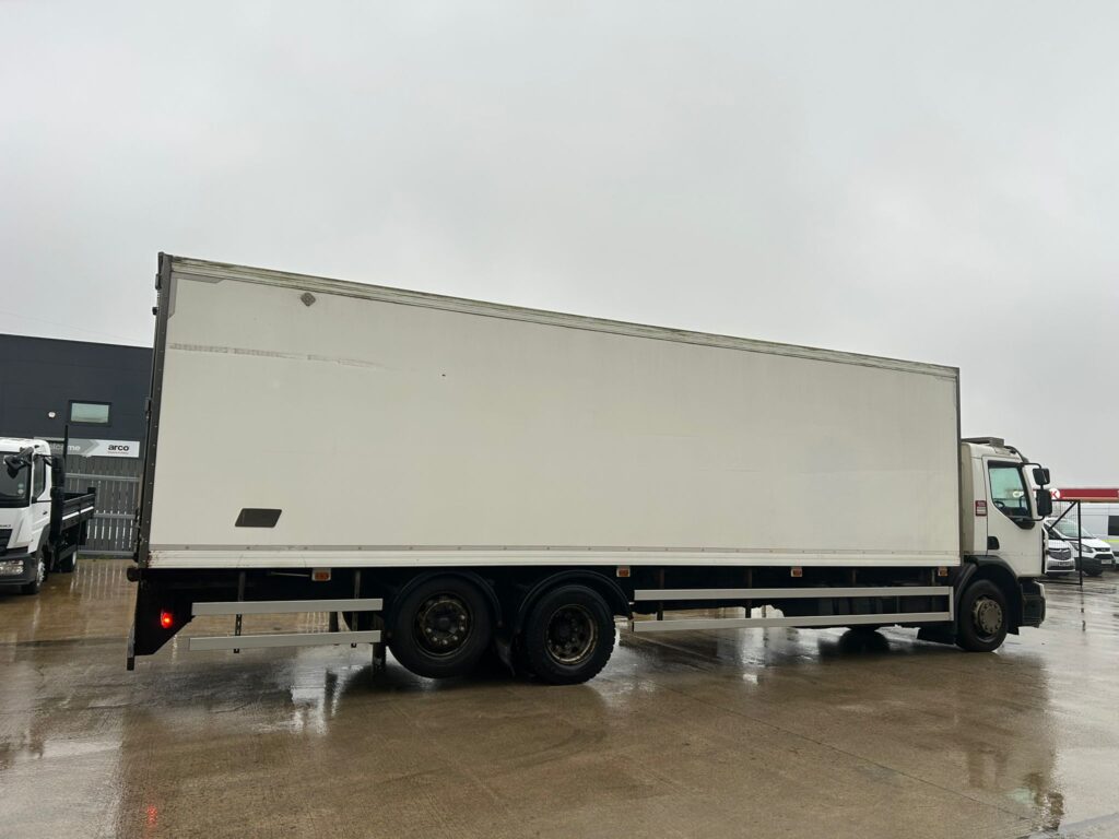 March 2015 Renault D26 6x2 Fridge