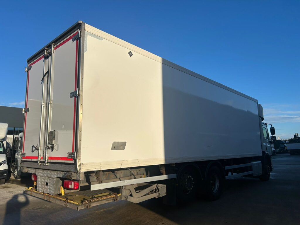 2017 DAF CF 330 6x2 Euro 6