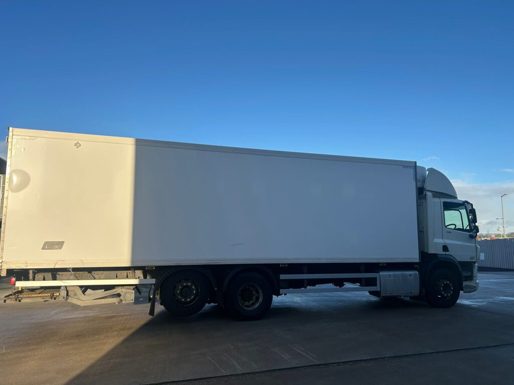 2017 DAF CF 330 6x2 Euro 6