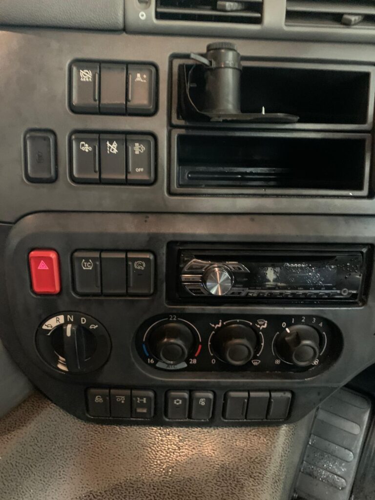 October 2016 DAF CF 3300 6X2 Chassis Cab