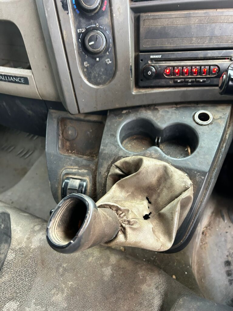 October 2010 Renault 7.5T Chassis Cab