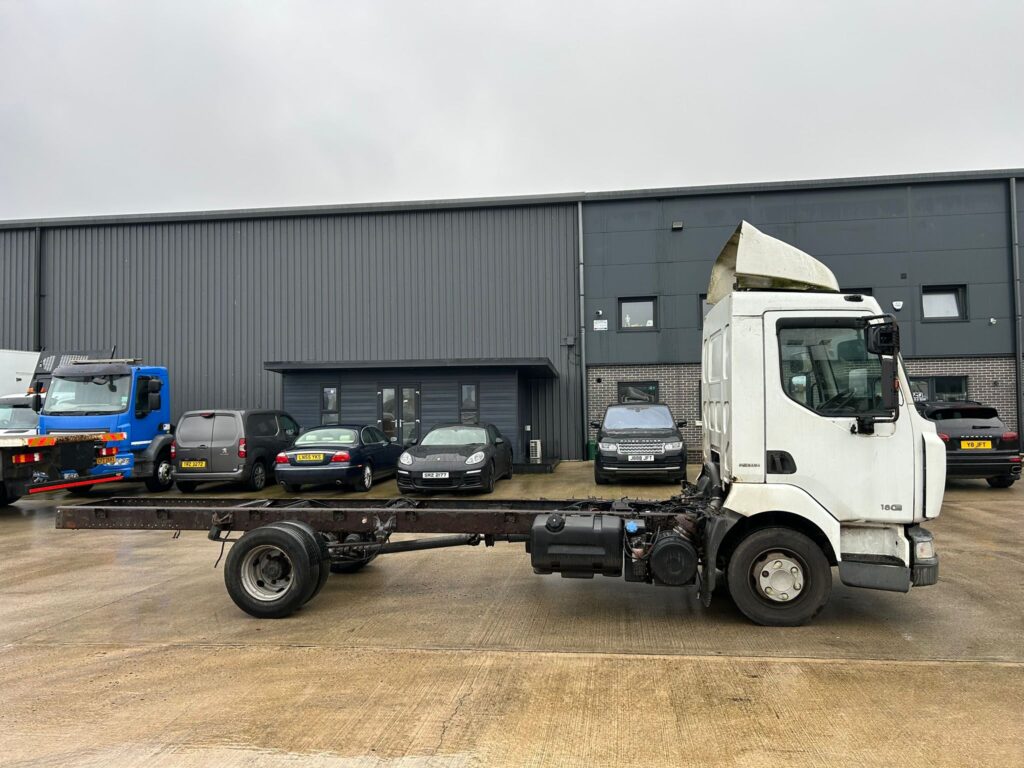 October 2010 Renault 7.5T Chassis Cab