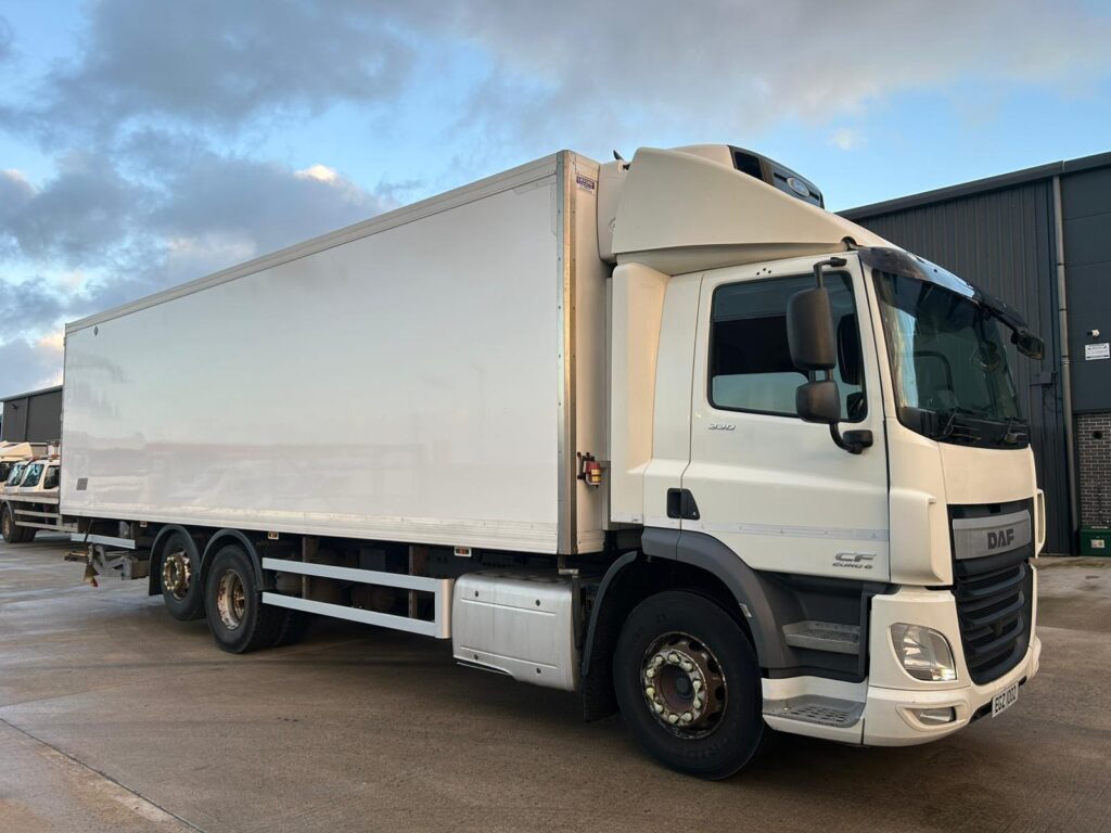December 2016 DAF CF 330 6x2 Euro 6