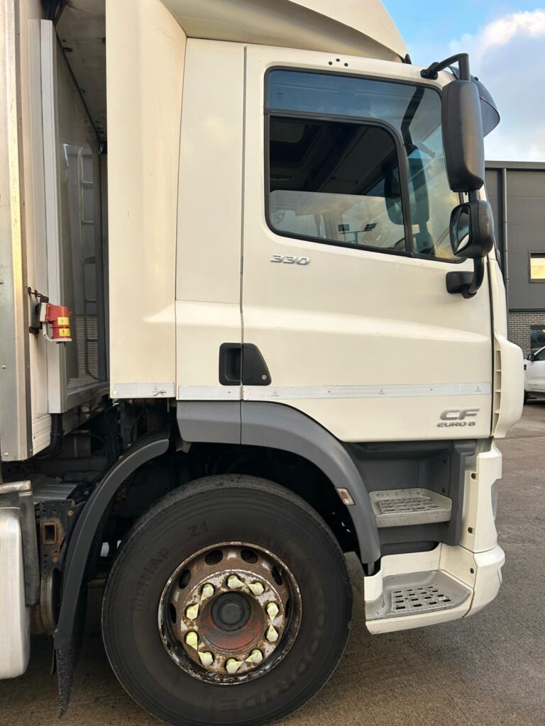 December 2016 DAF CF 330 6x2 Euro 6