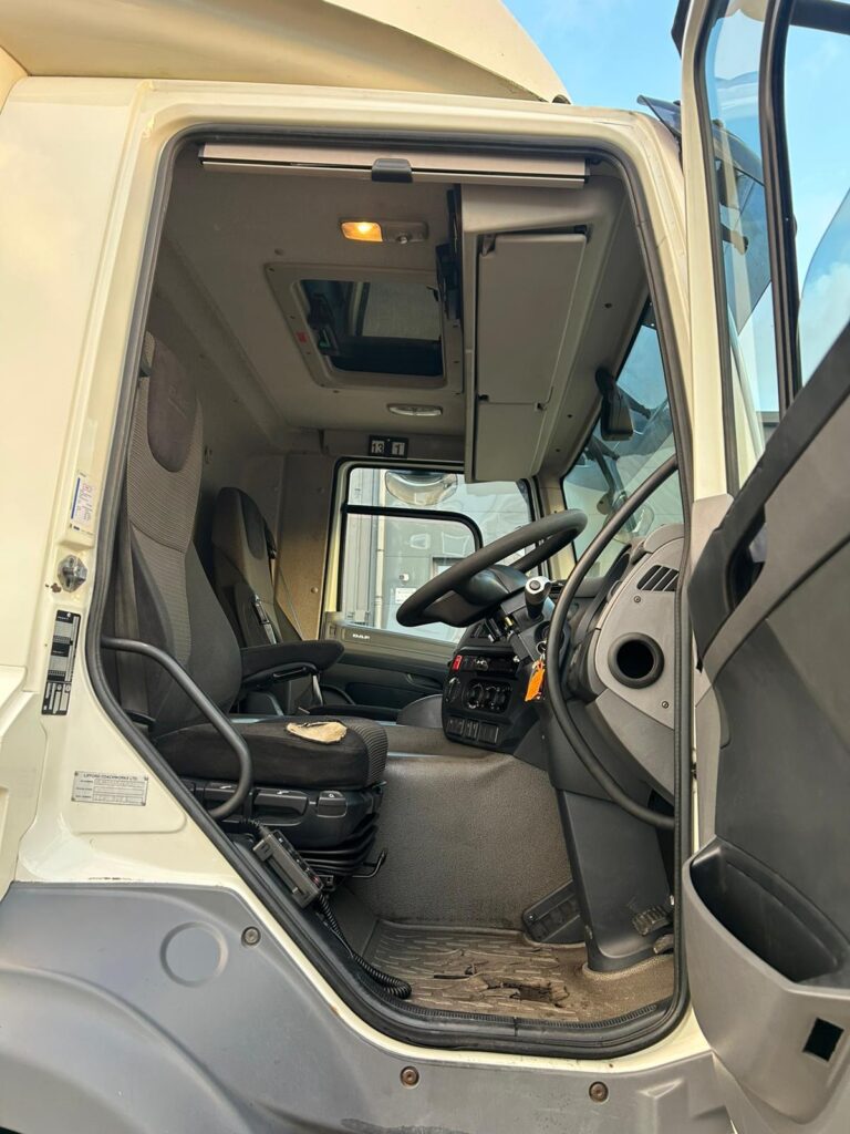 December 2016 DAF CF 330 6x2 Euro 6