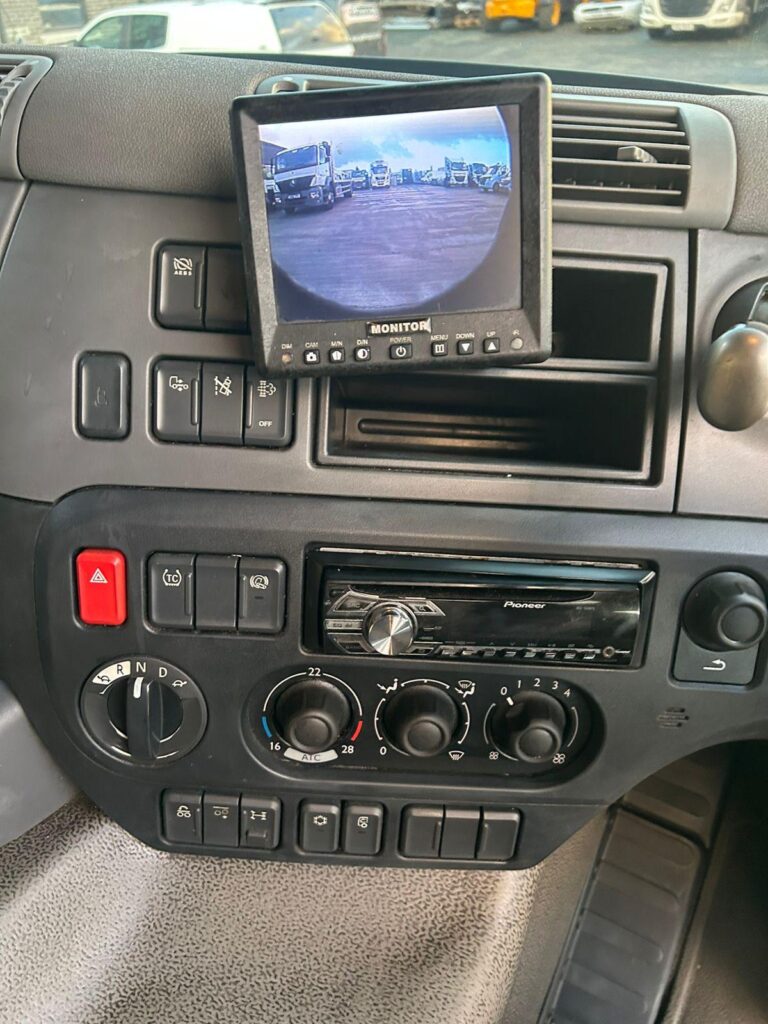 December 2016 DAF CF 330 6x2 Euro 6