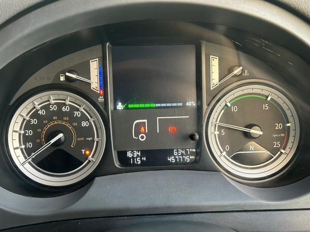 December 2016 DAF CF 330 6x2 Euro 6